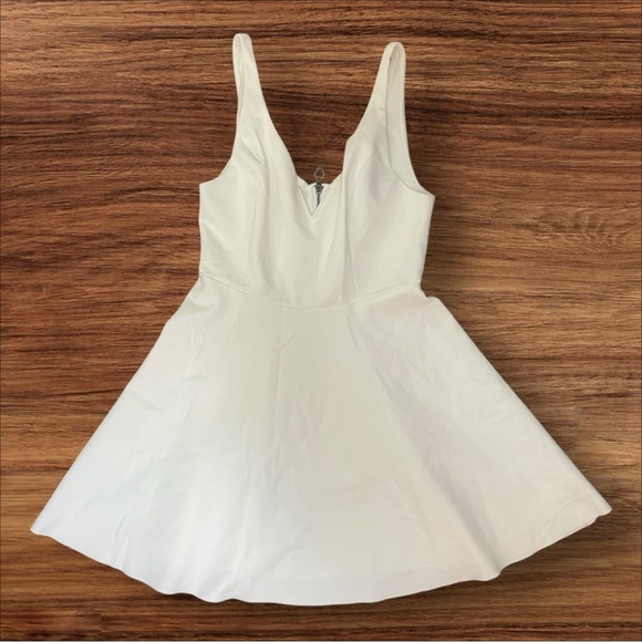 Kimchi Blue Dresses & Skirts - Kimchi Blue Sleeveless White Cocktail Dress